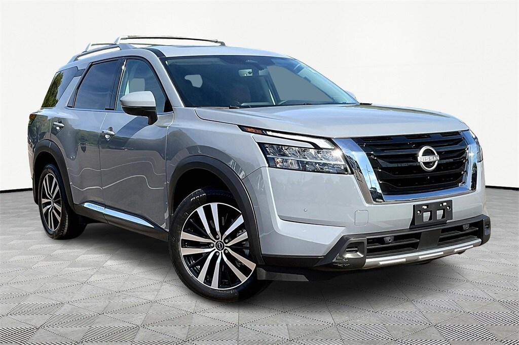 Used 2024 Nissan Pathfinder Platinum SUV