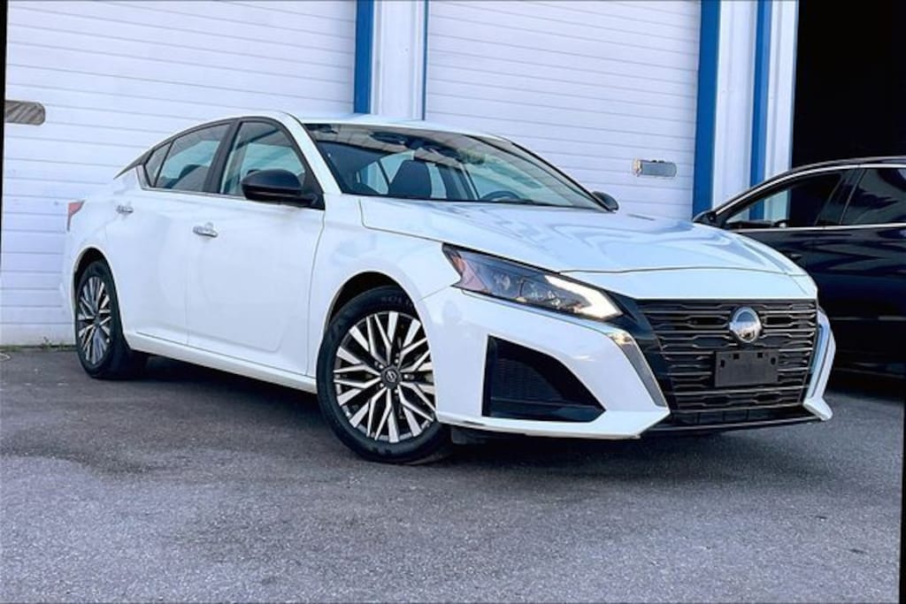 Used 2025 Nissan Altima SV Sedan