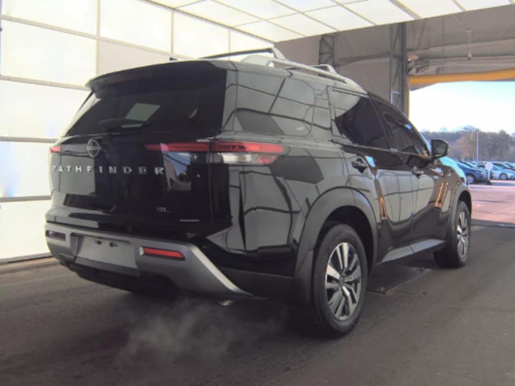 Used 2024 Nissan Pathfinder SL SUV