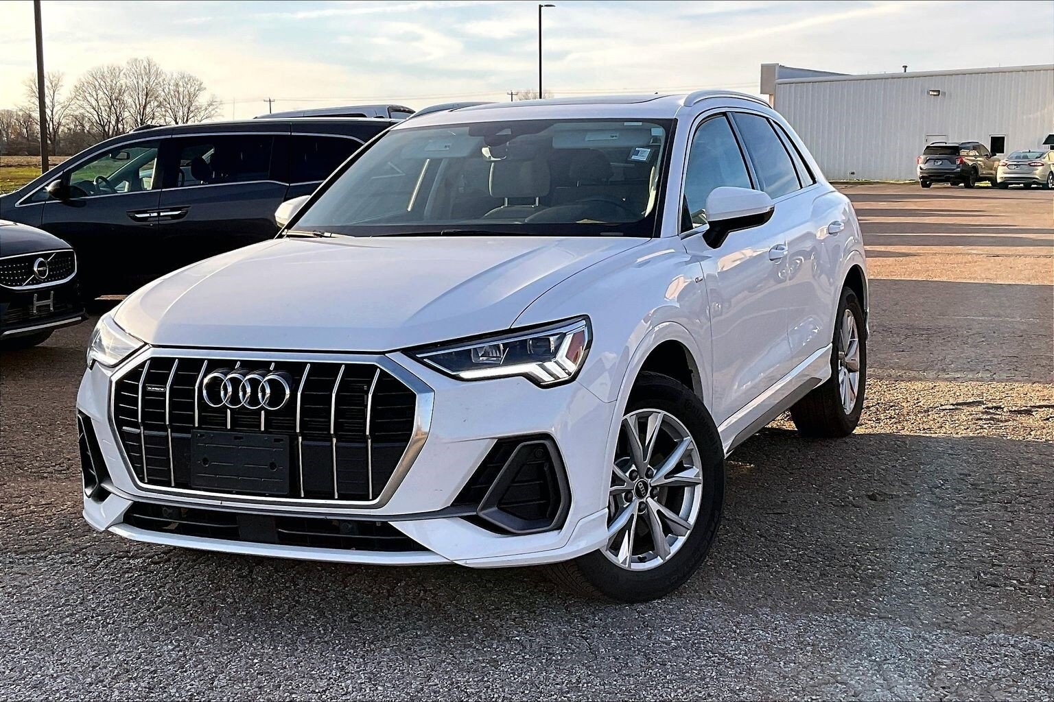 2024 Audi Q3 45 TFSI S line Premium photo 2