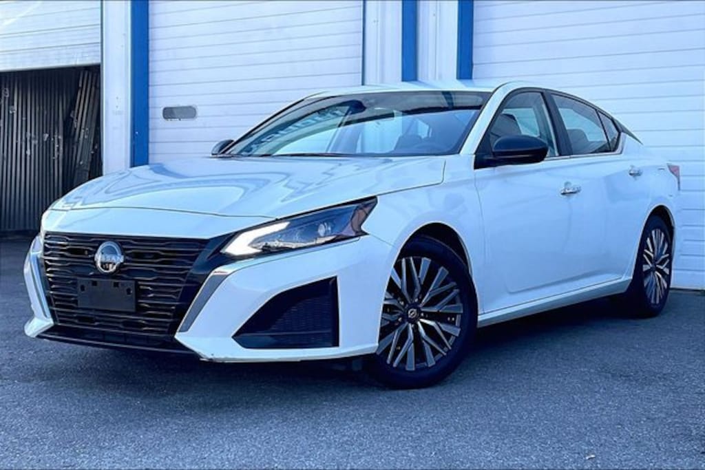 Used 2025 Nissan Altima SV Sedan