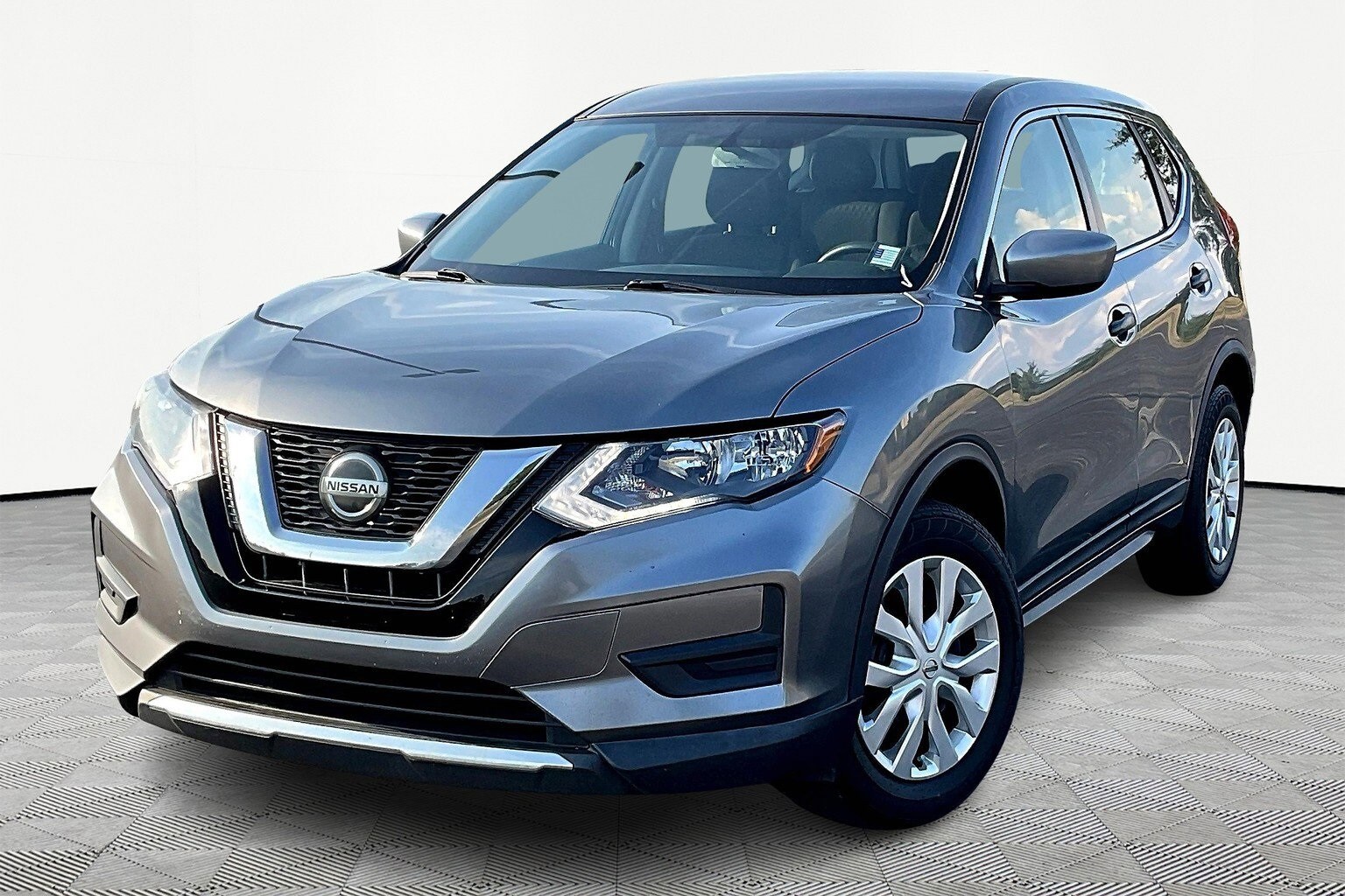 2018 Nissan Rogue S photo 2