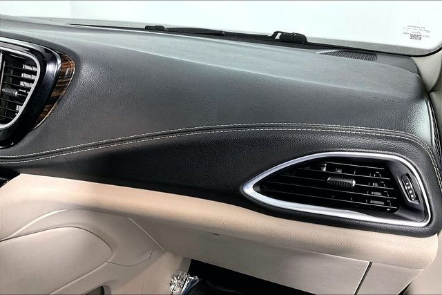 2024 Chrysler Pacifica Limited - Photo 16