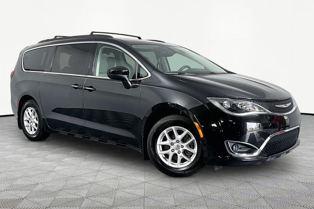 2017 Chrysler Pacifica Touring Plus's photo