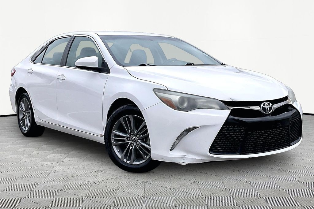 Used 2016 Toyota Camry SE Sedan