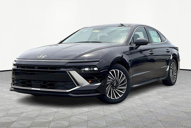 2025 Hyundai Sonata Hybrid Limited photo 2