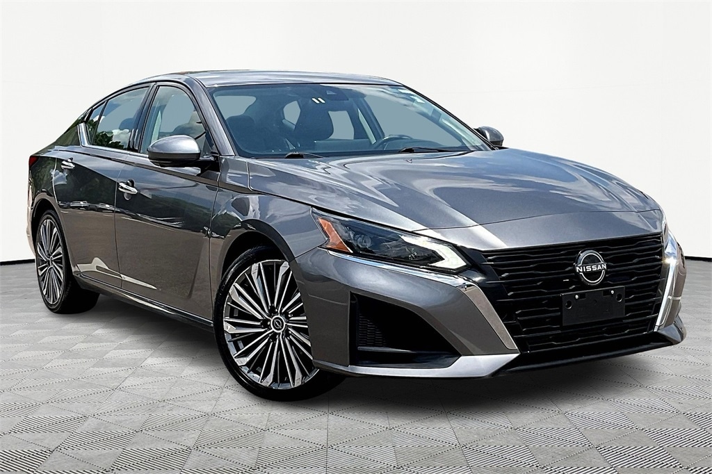 Used 2023 Nissan Altima 2.5 SL Sedan