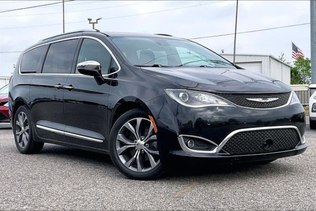Used 2017 Chrysler Pacifica Limited Van