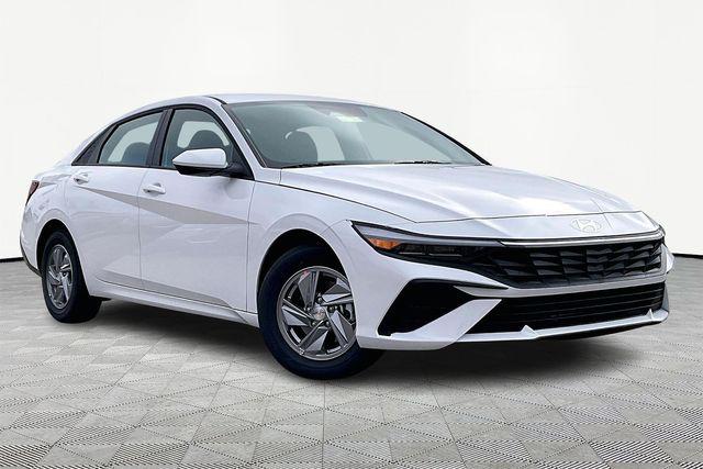 2026 Hyundai Elantra SE's photo