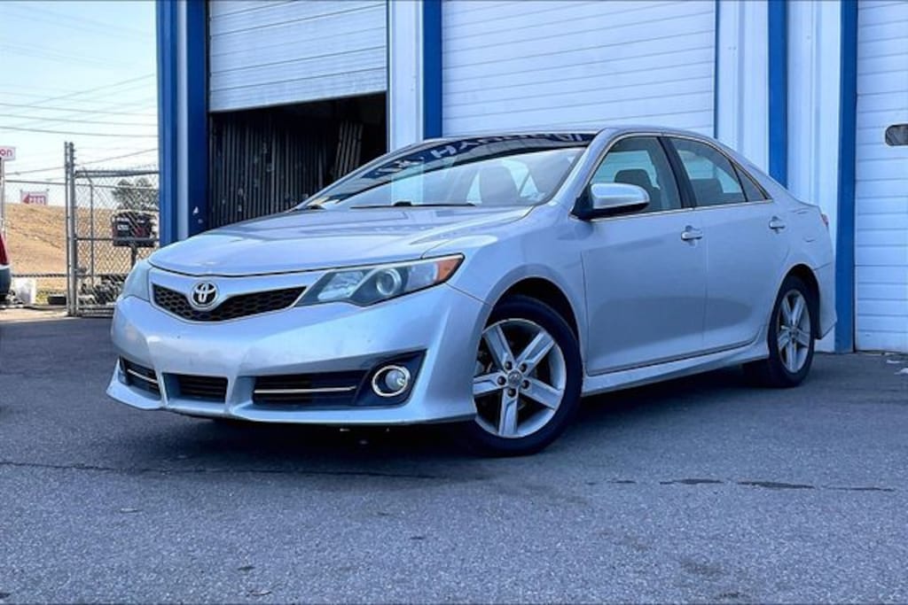 Used 2012 Toyota Camry SE Sedan