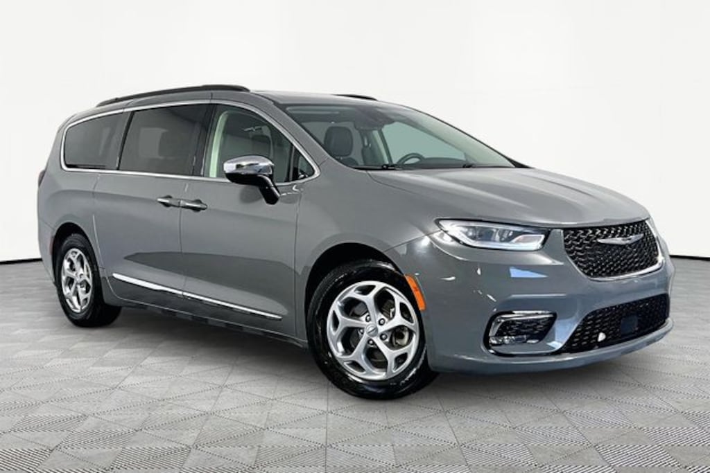 Used 2023 Chrysler Pacifica Limited Van Passenger Van
