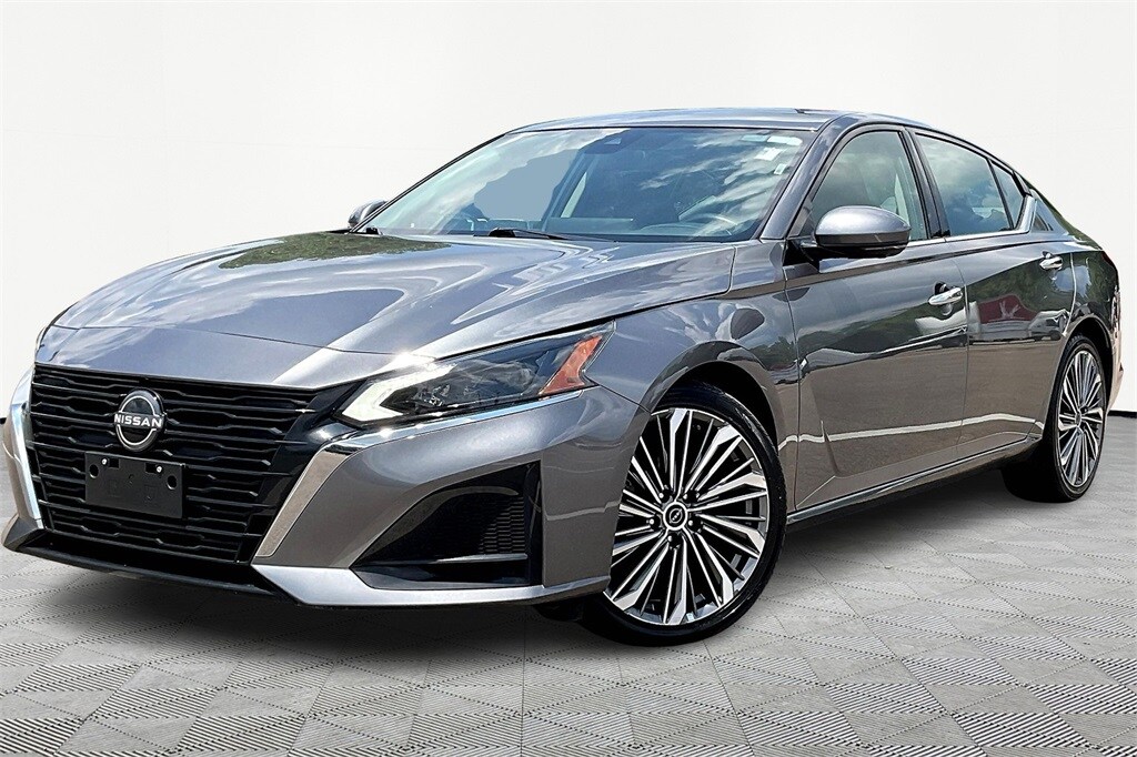 Used 2023 Nissan Altima 2.5 SL Sedan