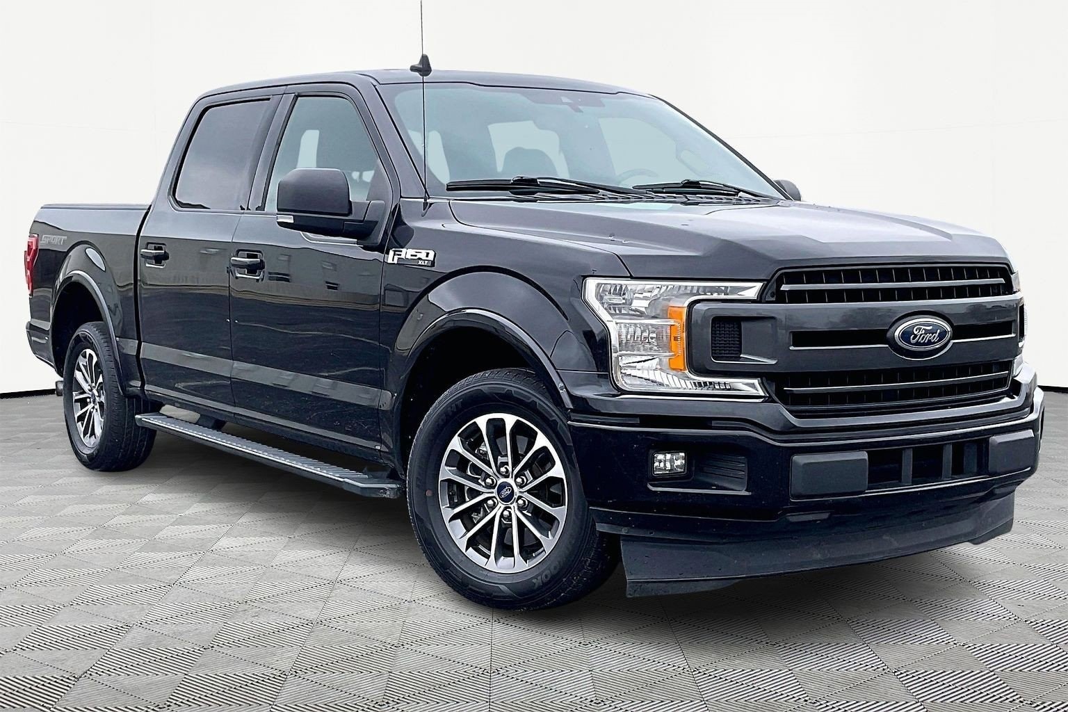 2020 Ford F-150 XLT's photo