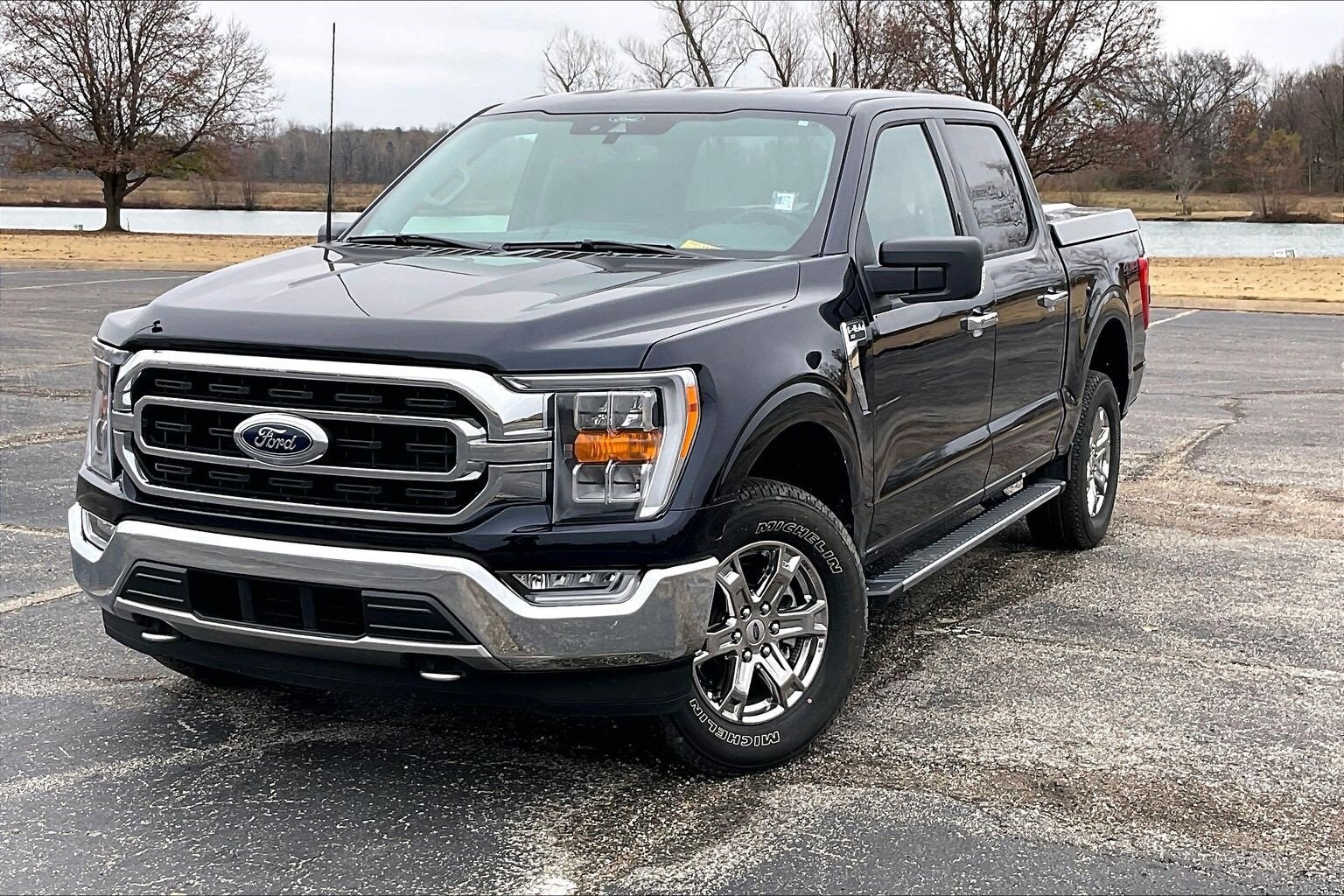2021 Ford F-150 XLT photo 2