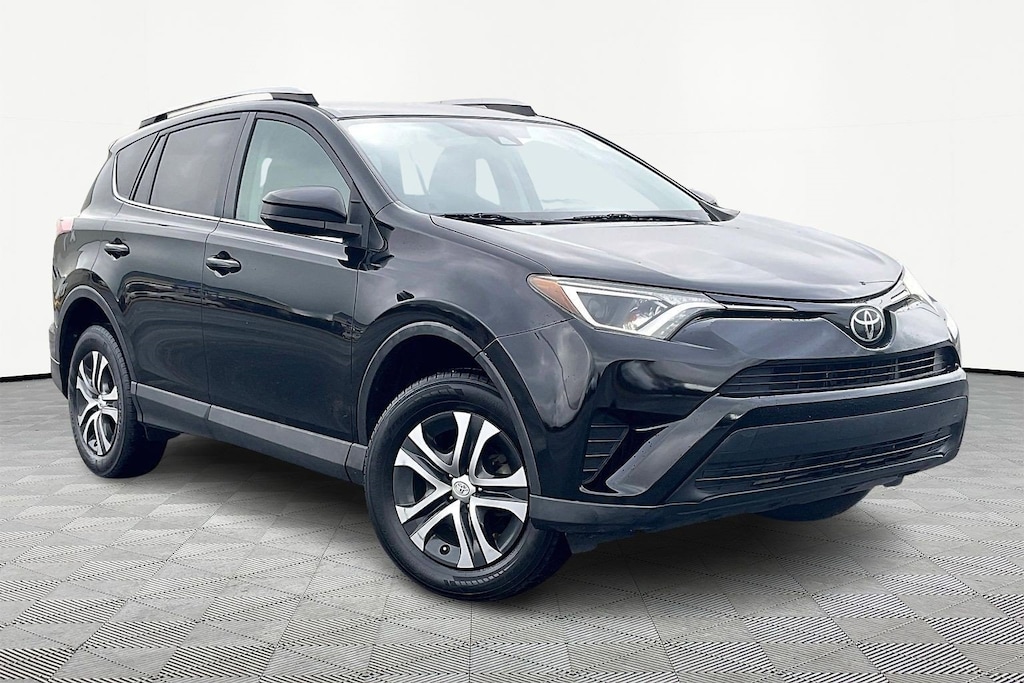 Used 2018 Toyota RAV4 LE SUV
