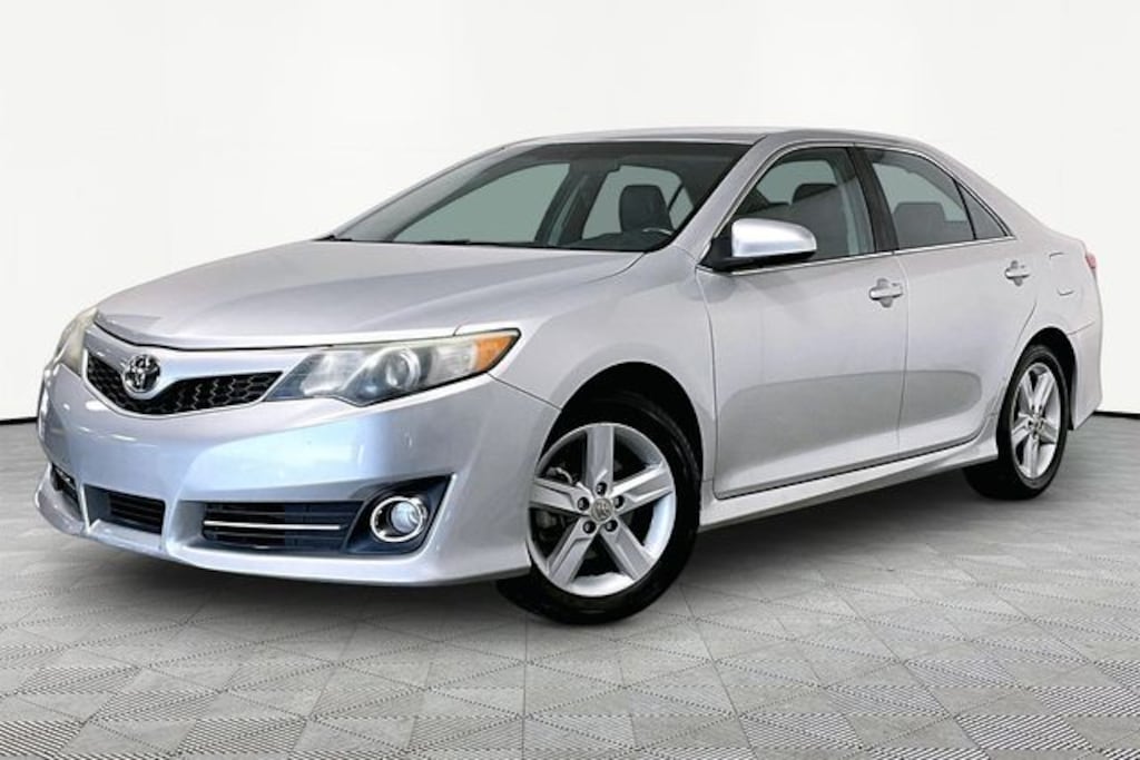 Used 2012 Toyota Camry SE Sedan
