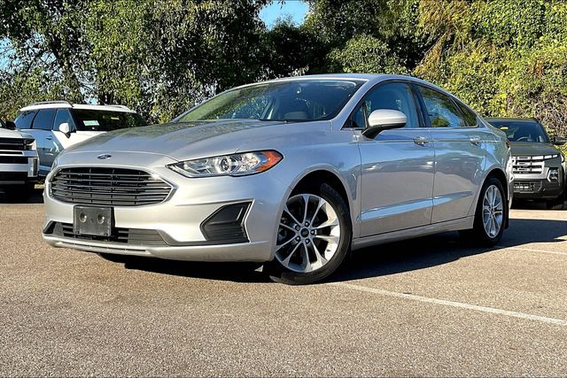 2019 Ford Fusion SE photo 2