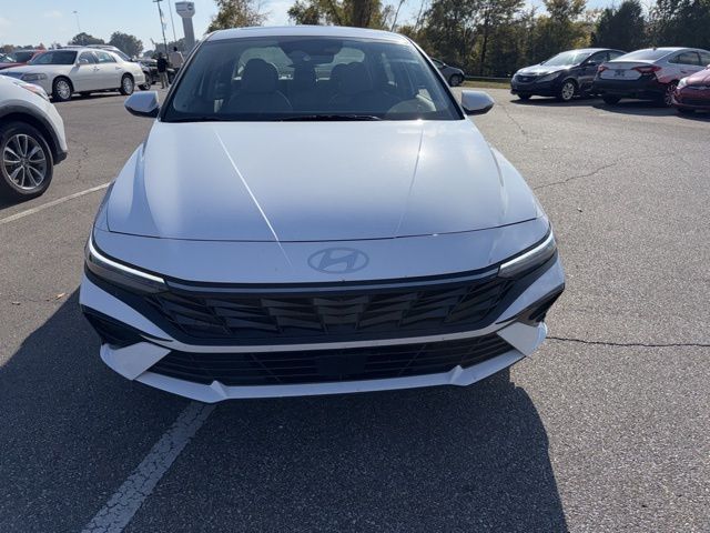 2025 Hyundai Elantra Limited photo 2