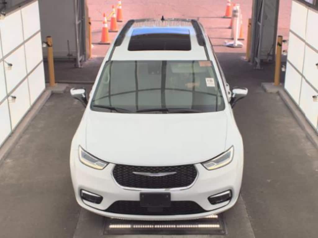 Used 2023 Chrysler Pacifica Limited Van Passenger Van