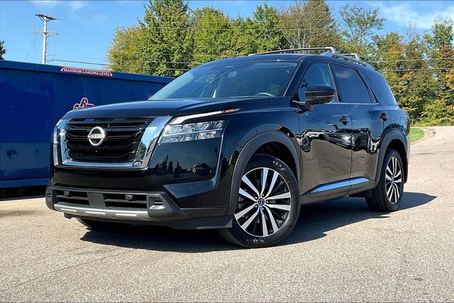 2024 Nissan Pathfinder Platinum photo 2