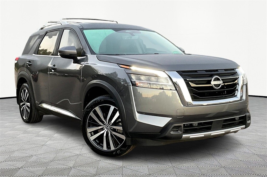 Used 2024 Nissan Pathfinder Platinum SUV