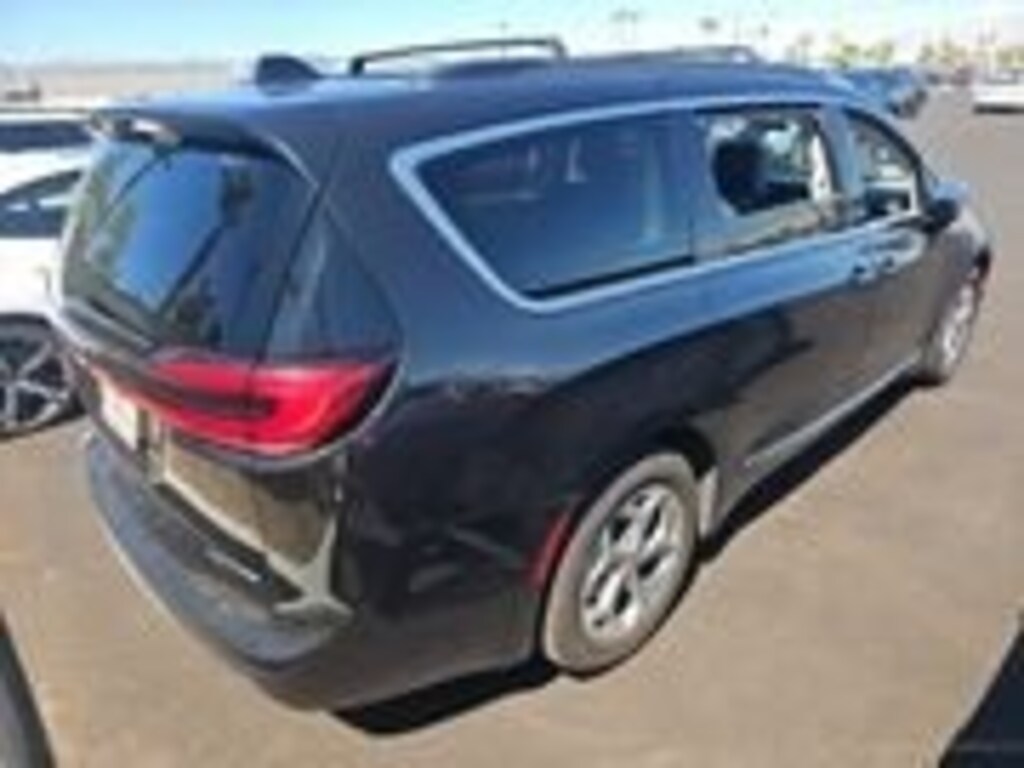 Used 2023 Chrysler Pacifica Limited Van Passenger Van