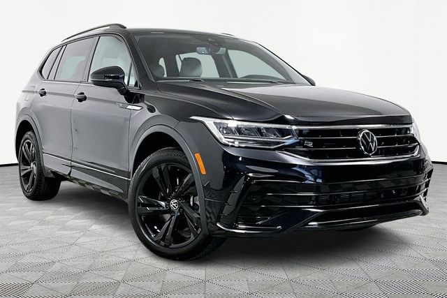 2023 Volkswagen Tiguan SE R-LINE BLACK's photo