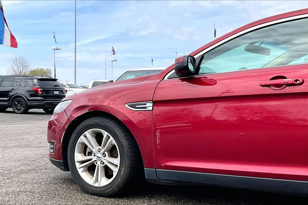 Used 2016 Ford Taurus SEL Sedan