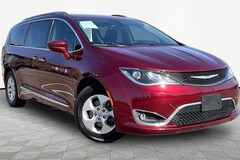 2017 Chrysler Pacifica Touring-L Plus Van