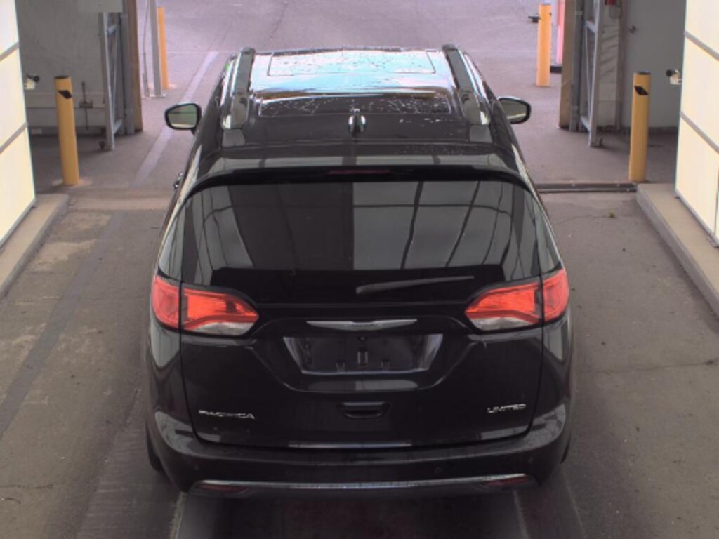 Used 2017 Chrysler Pacifica Limited Van