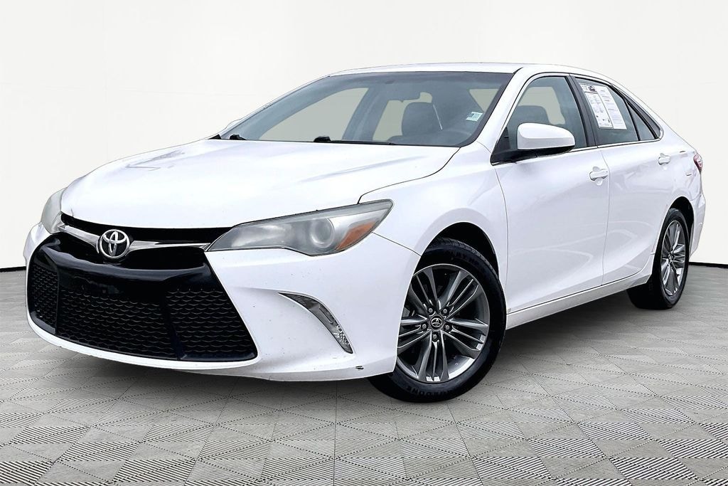 Used 2016 Toyota Camry SE Sedan
