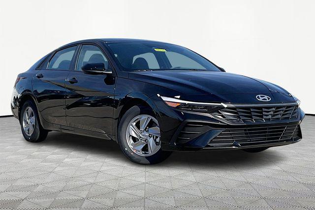 2026 Hyundai Elantra SE's photo