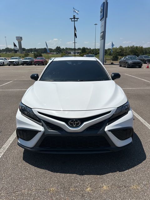 2022 Toyota Camry SE photo 2