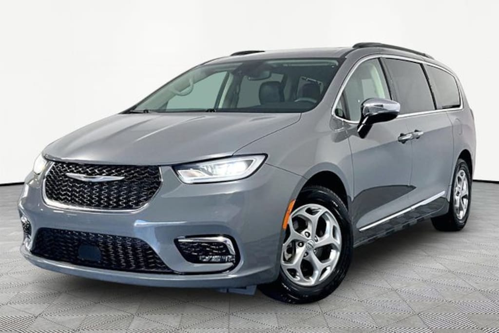Used 2023 Chrysler Pacifica Limited Van Passenger Van