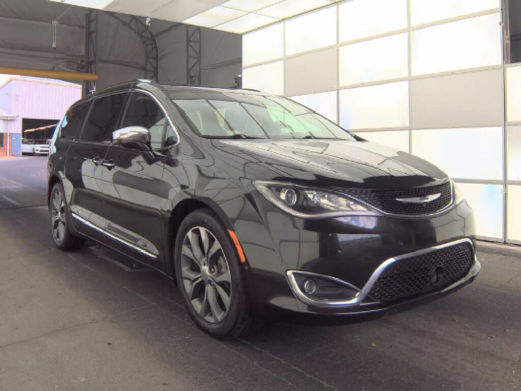 Used 2017 Chrysler Pacifica Limited Van