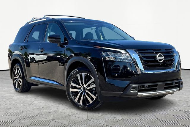 2024 Nissan Pathfinder Platinum's photo
