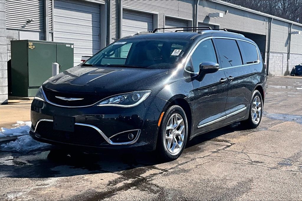 Used 2017 Chrysler Pacifica Limited Van