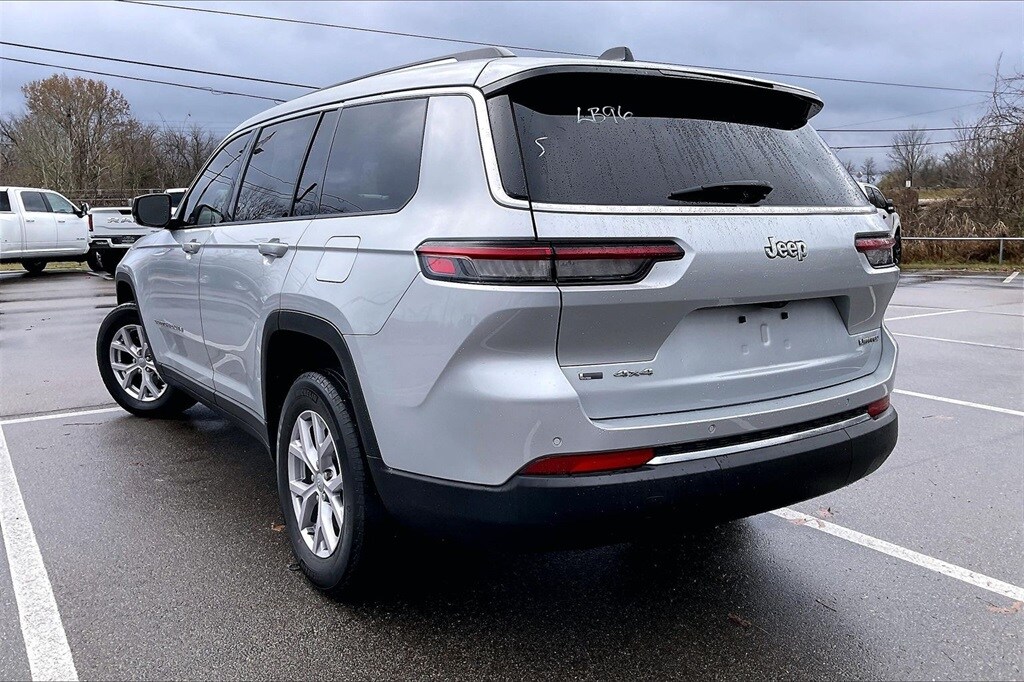 2022 Jeep Grand Cherokee Limited photo 2