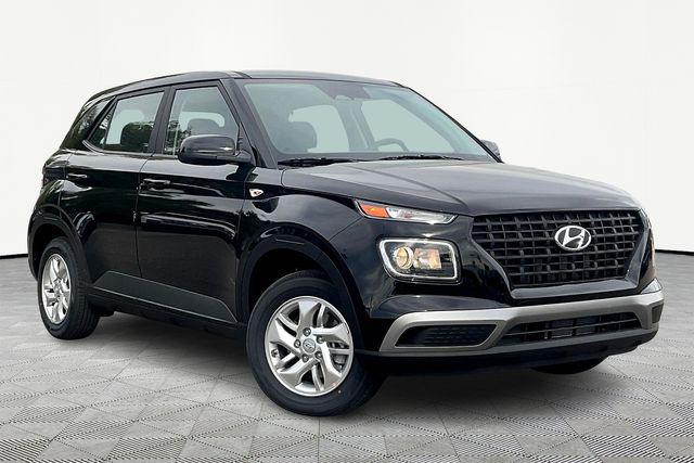 2026 Hyundai Venue SE's photo