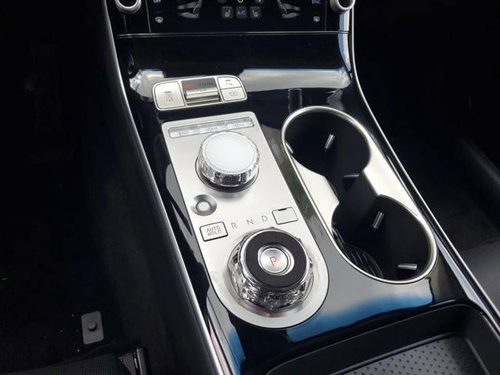 2026 GENESIS GV70 Standard - Photo 12