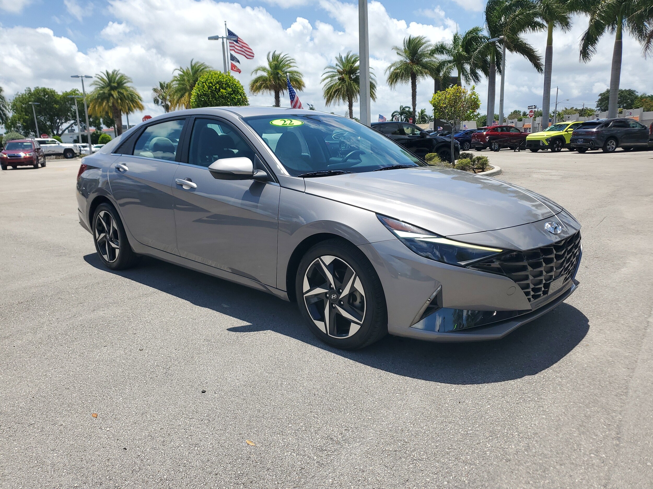 2022 Hyundai Elantra Limited photo 2