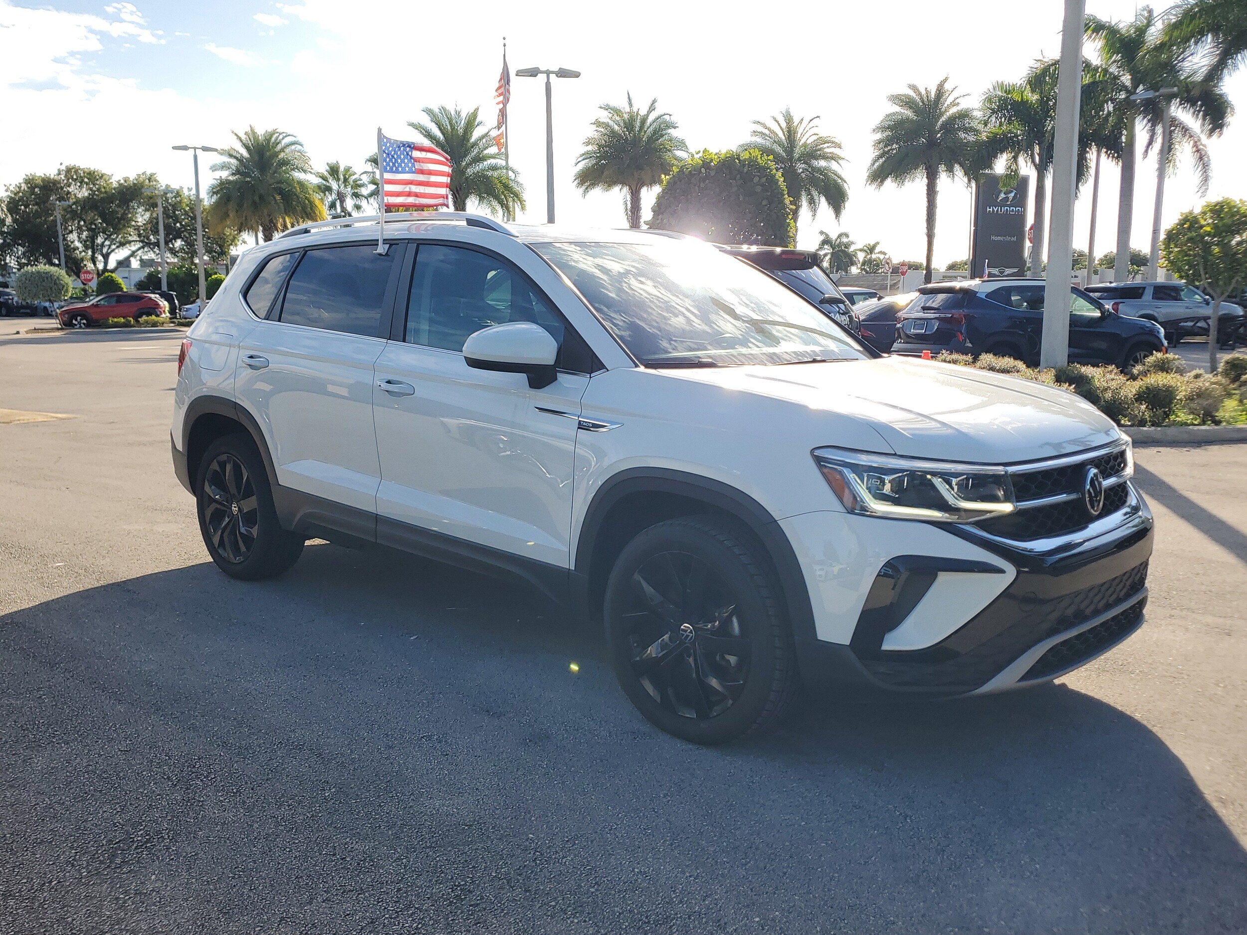 2022 Volkswagen Taos SEL photo 2