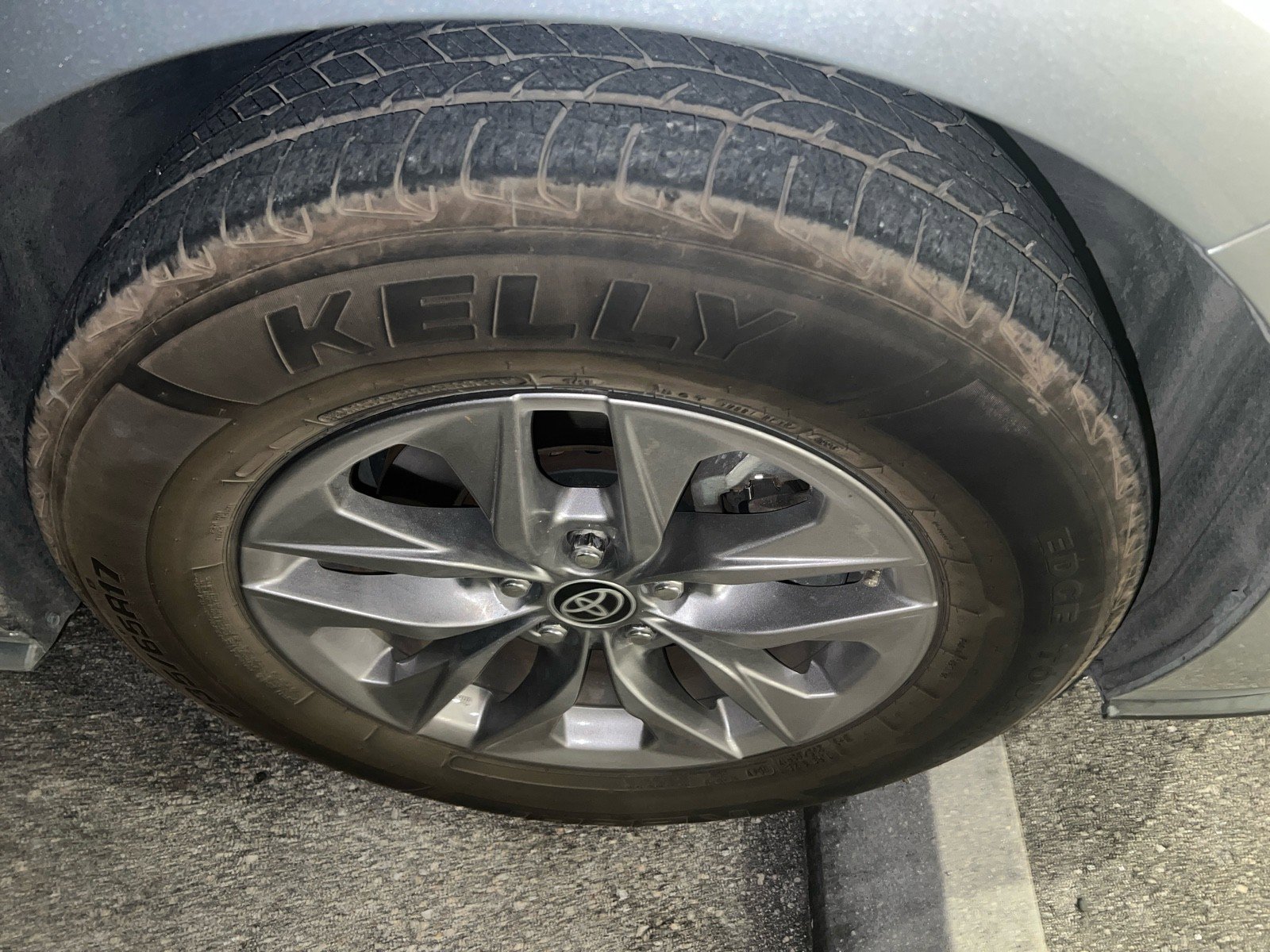 2021 Toyota Sienna LE photo 3