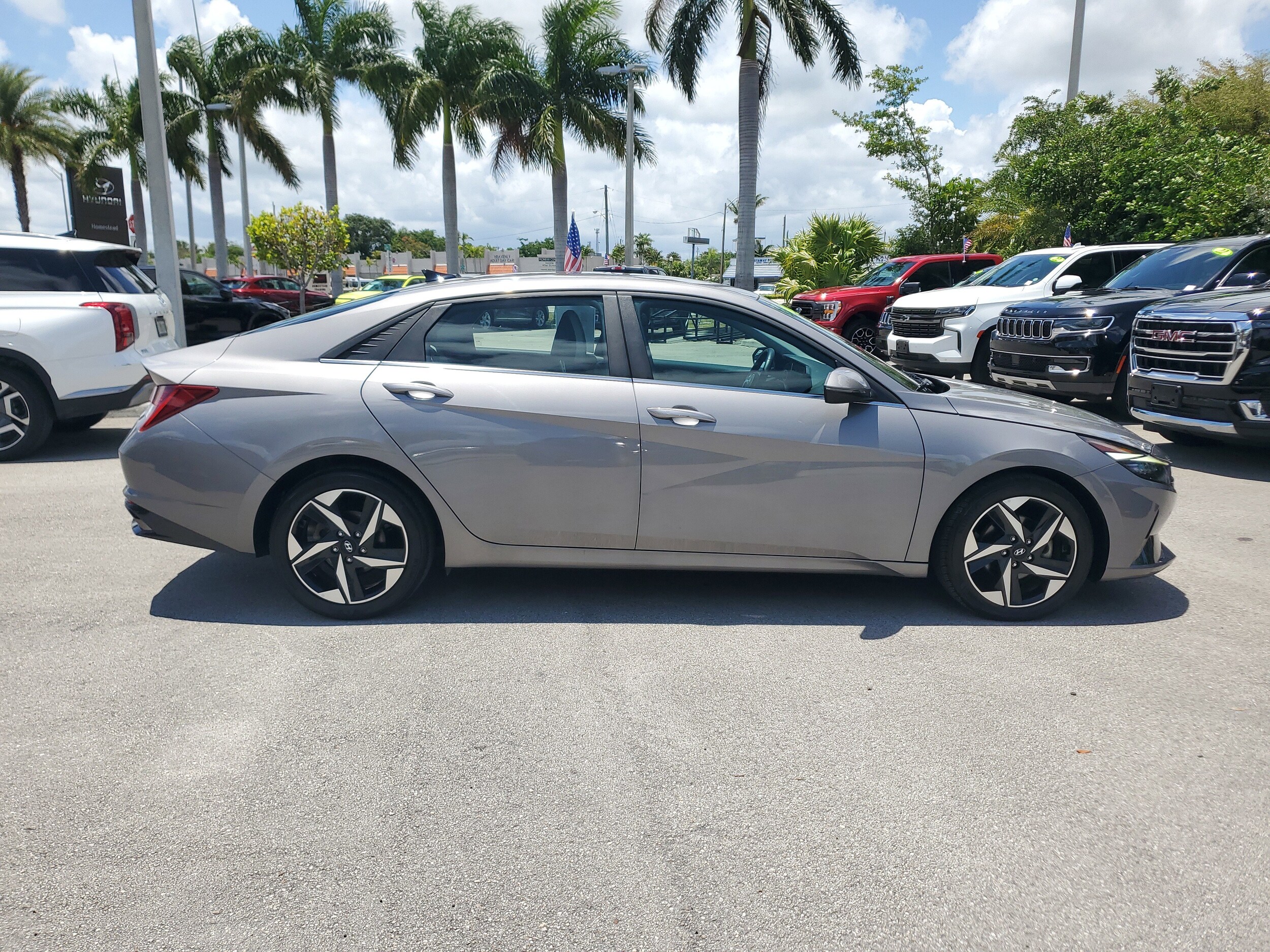 2022 Hyundai Elantra Limited photo 3