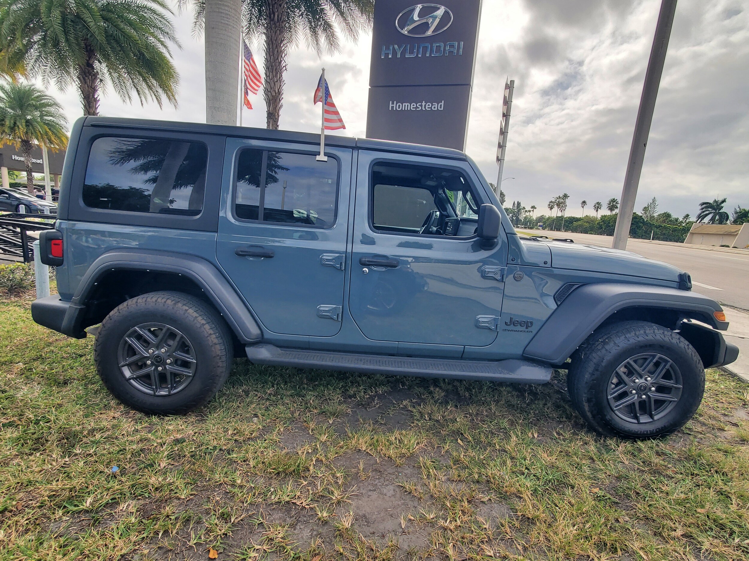 2024 Jeep Wrangler Sport S photo 4