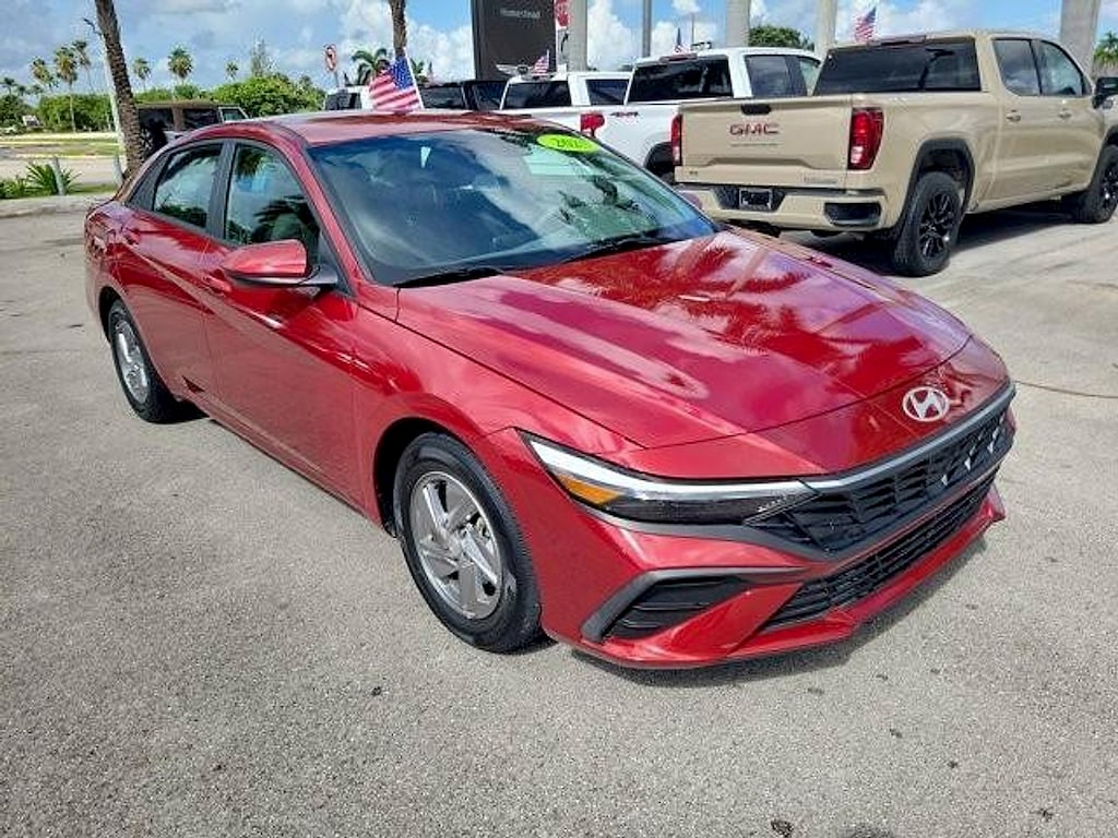 Used 2025 Hyundai Elantra SE SE IVT
