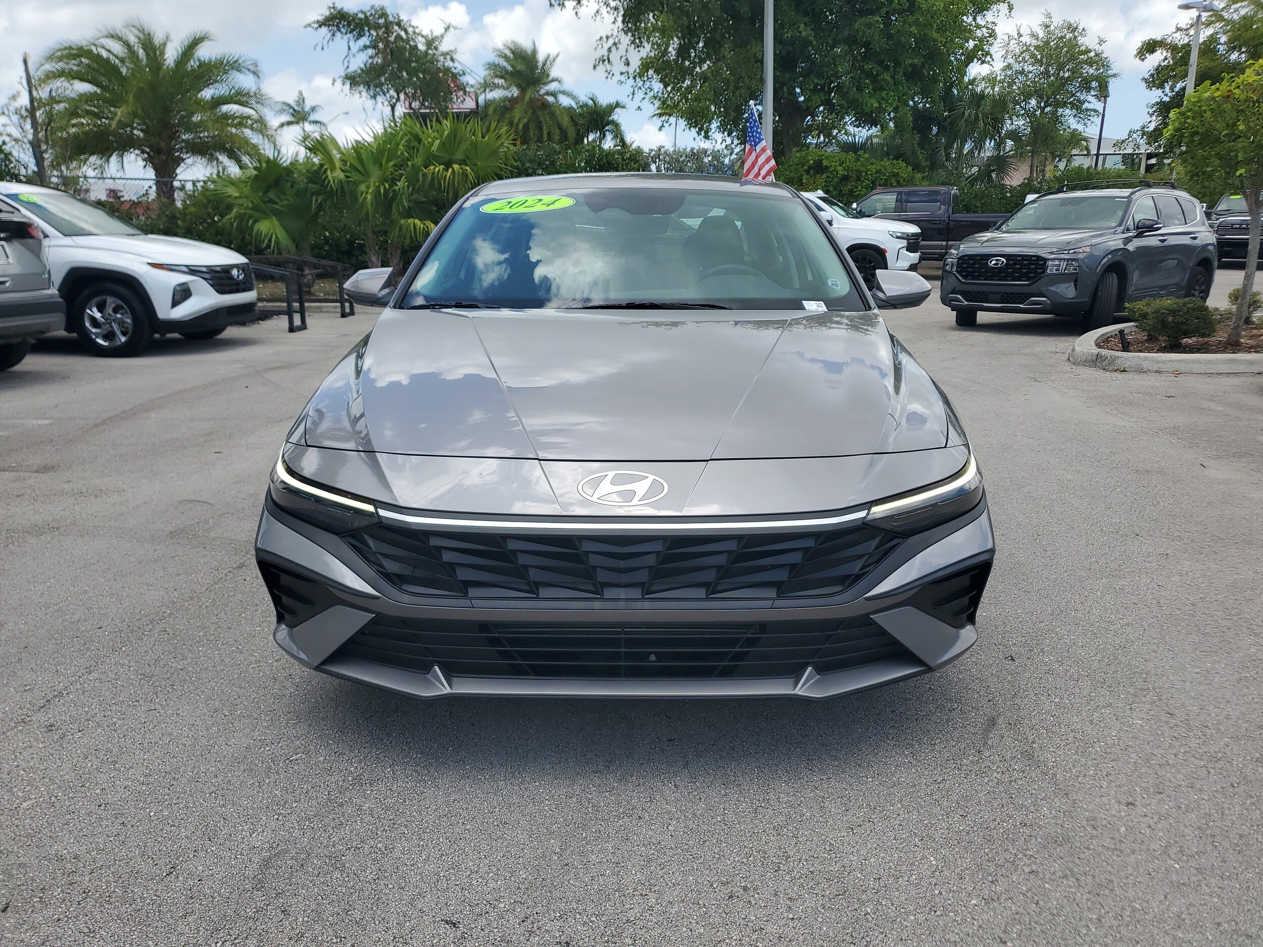 2024 Hyundai Elantra SEL photo 2