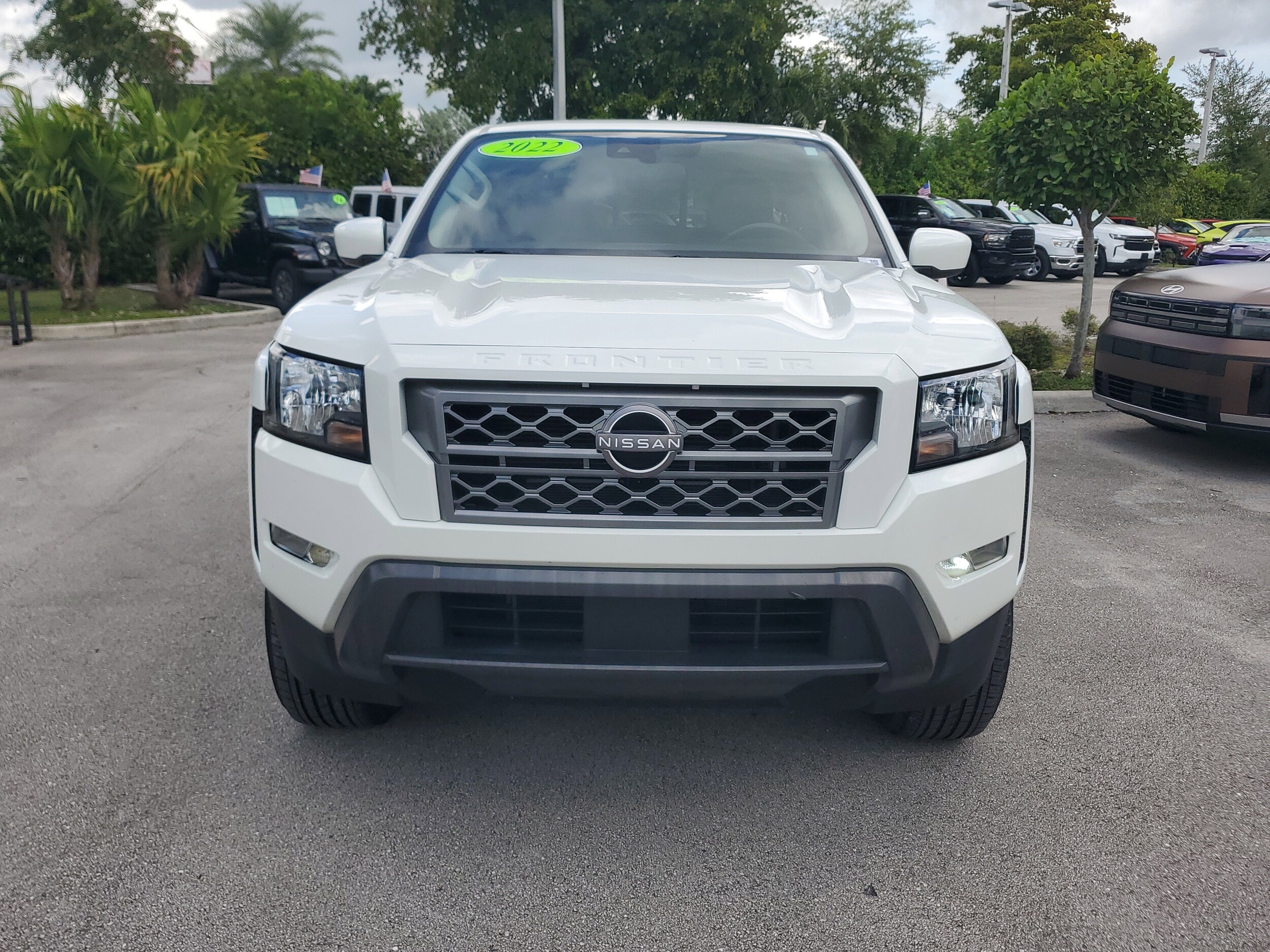 2022 Nissan Frontier Crew Cab SV photo 2