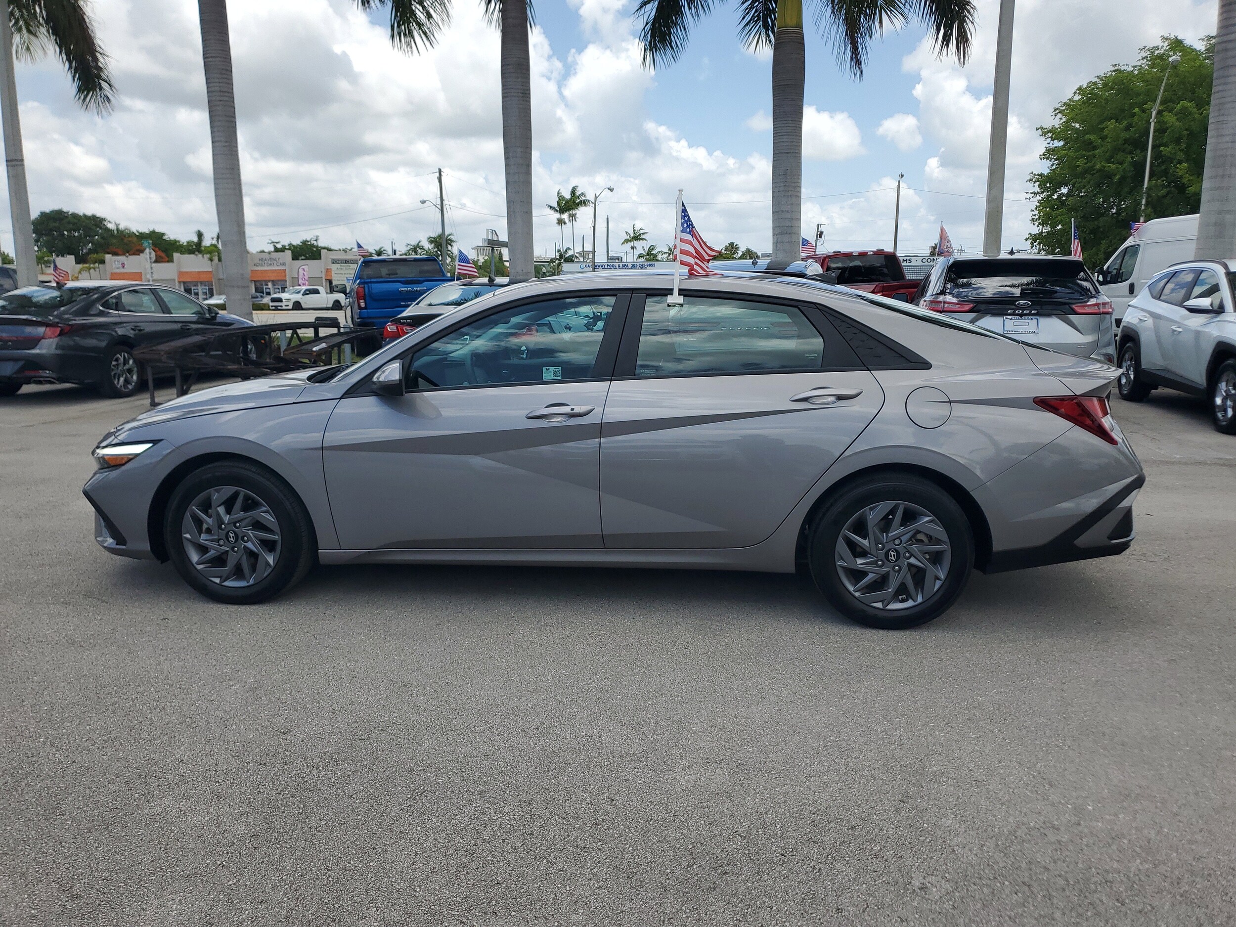 2024 Hyundai Elantra SEL photo 4