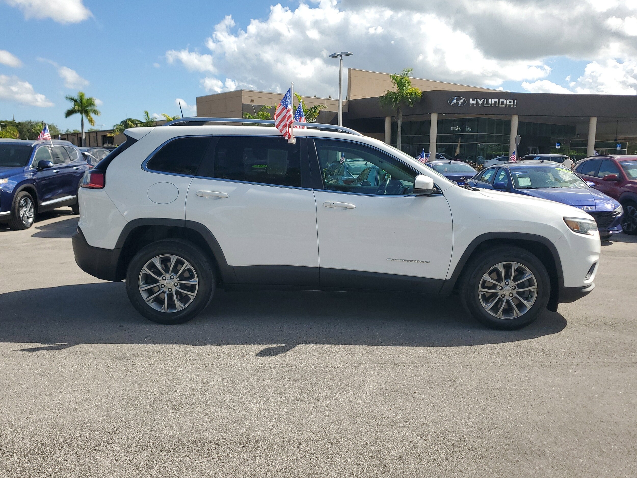 2021 Jeep Cherokee Latitude Lux photo 3